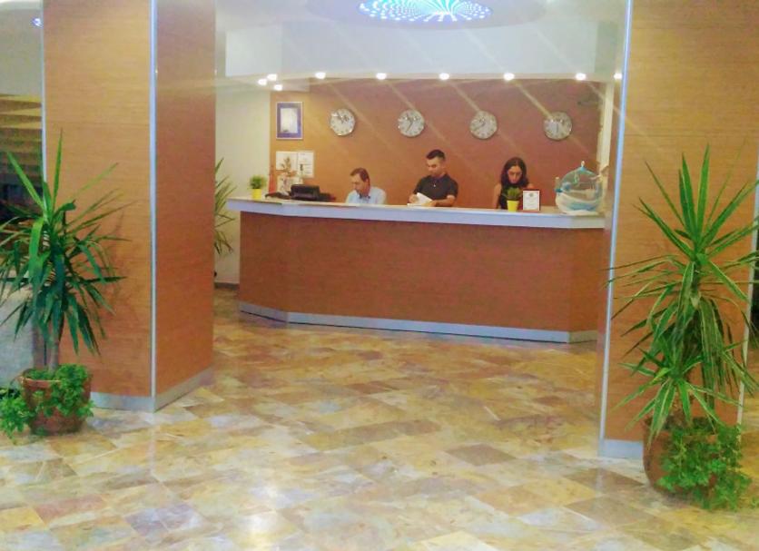 Front desk Photo