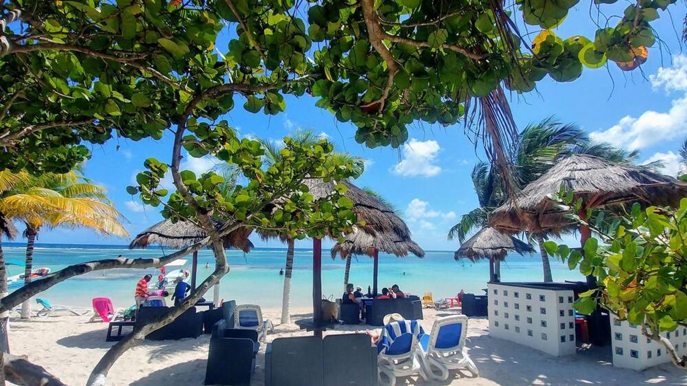 El Fuerte Beach Resort