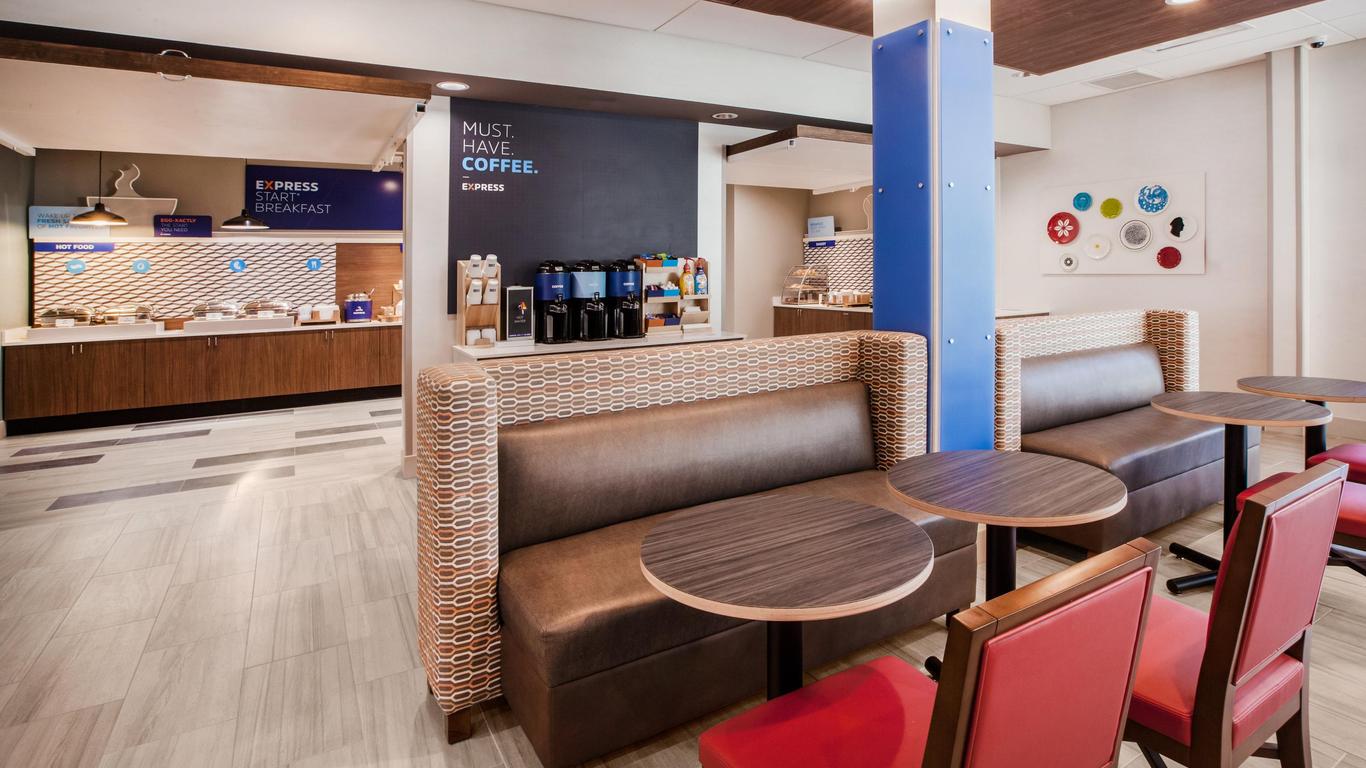 Holiday Inn Express & Suites Downtown Ottawa East