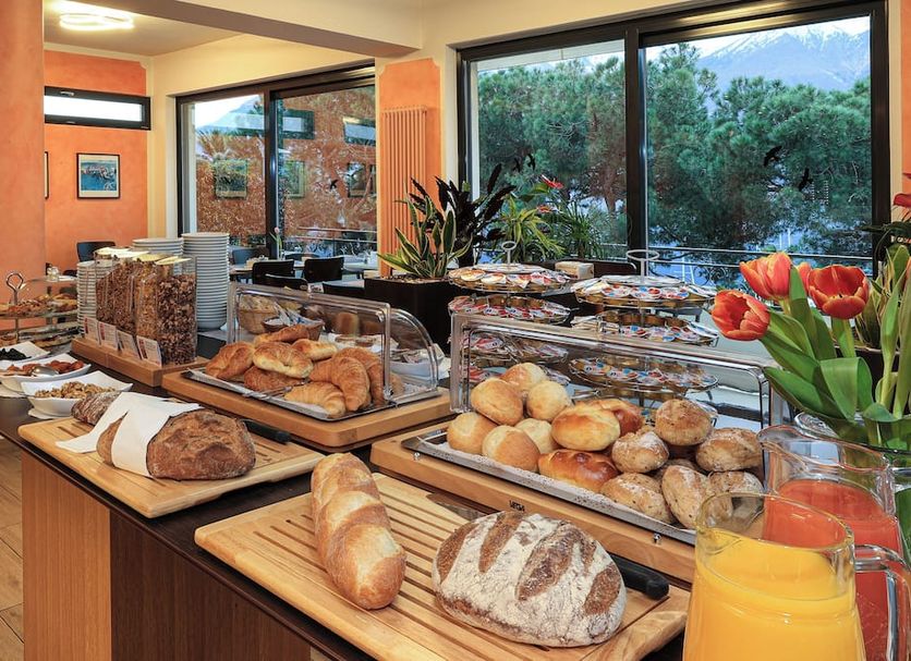 Buffet Photo