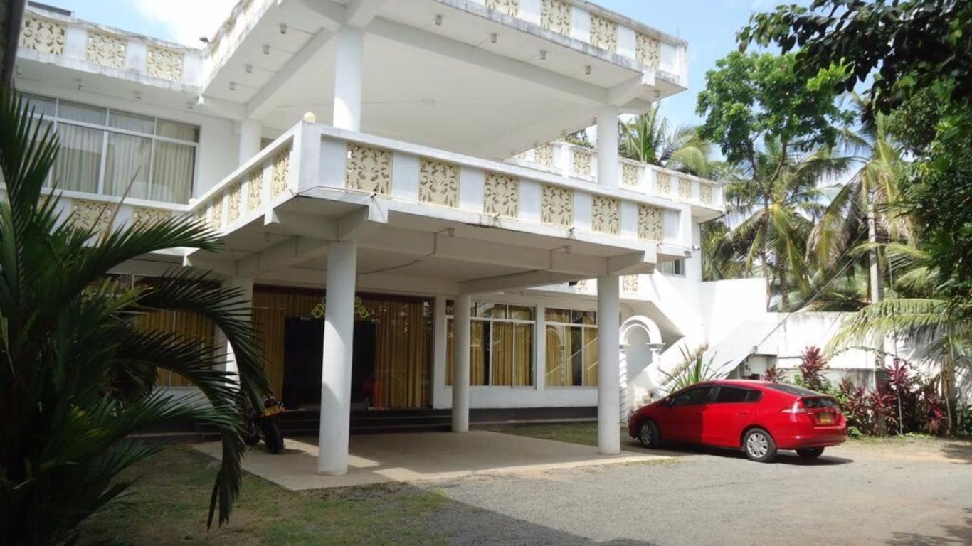Lagoon Waves Hotel