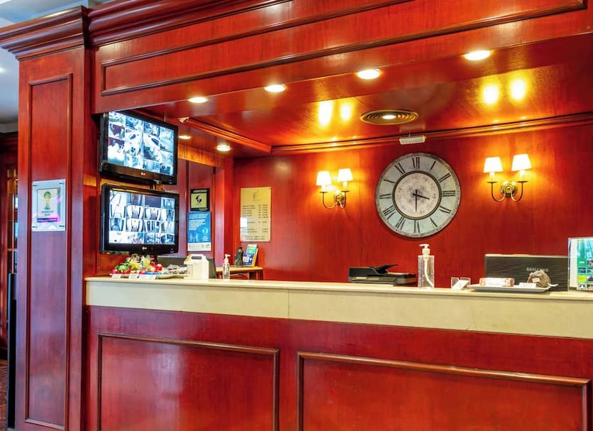 Front desk Photo