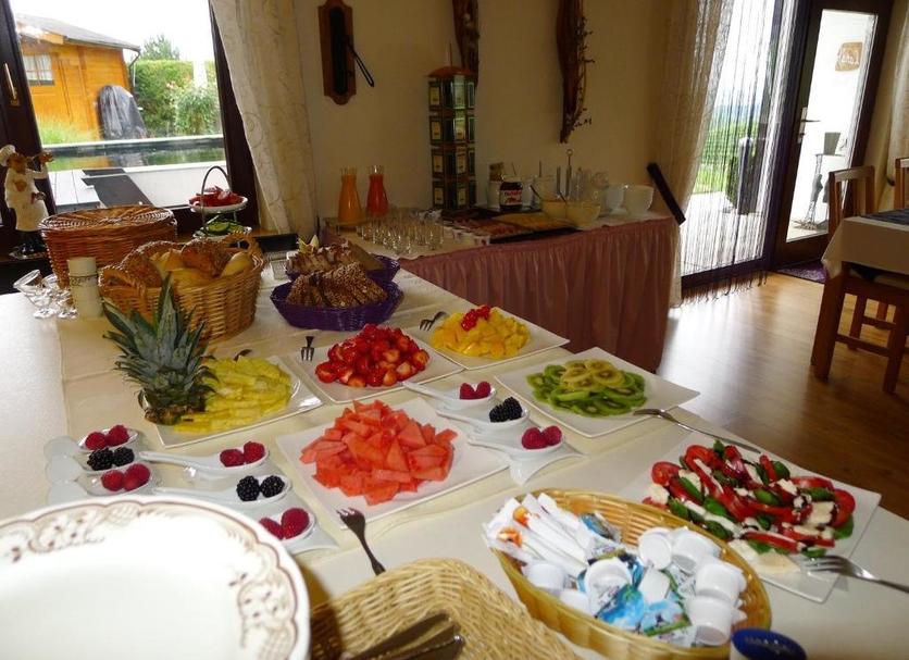 Buffet Photo