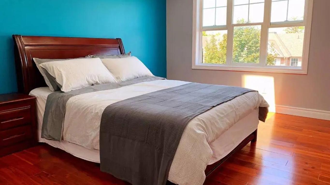 Nice Rooms With Private Bath In Mid Town