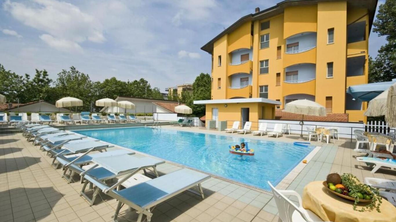 Parador Hotel & Residence