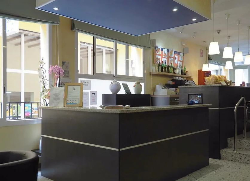 Front desk Photo