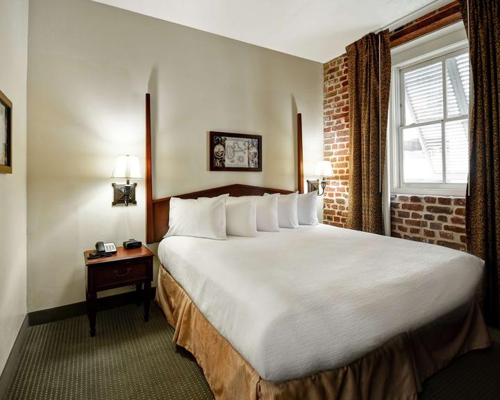 Hotel Rooms & Suites in Charleston, SC
