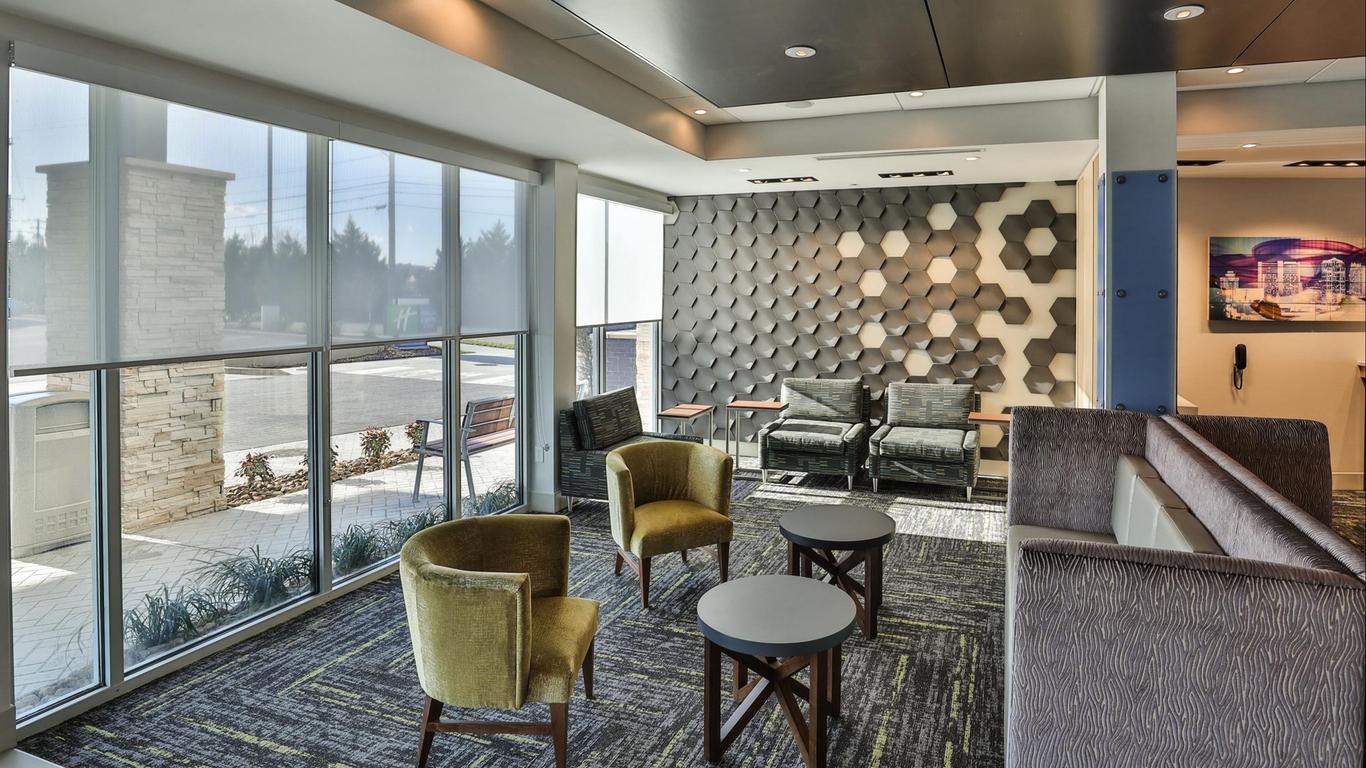Holiday Inn Express & Suites Nashville Metrocenter Downtown By IHG