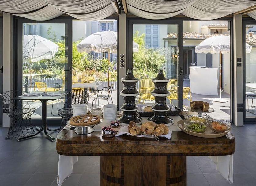 Buffet Photo