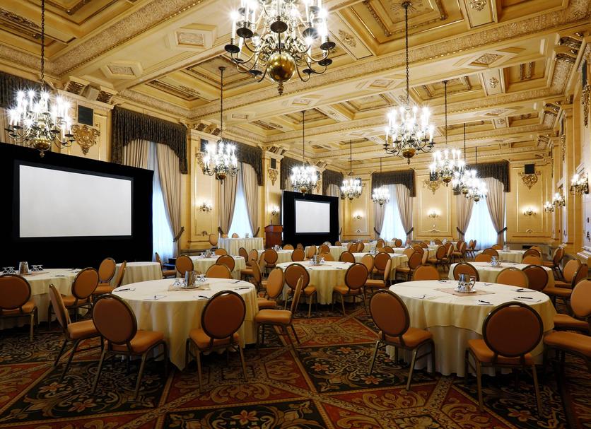 Banquet hall Photo