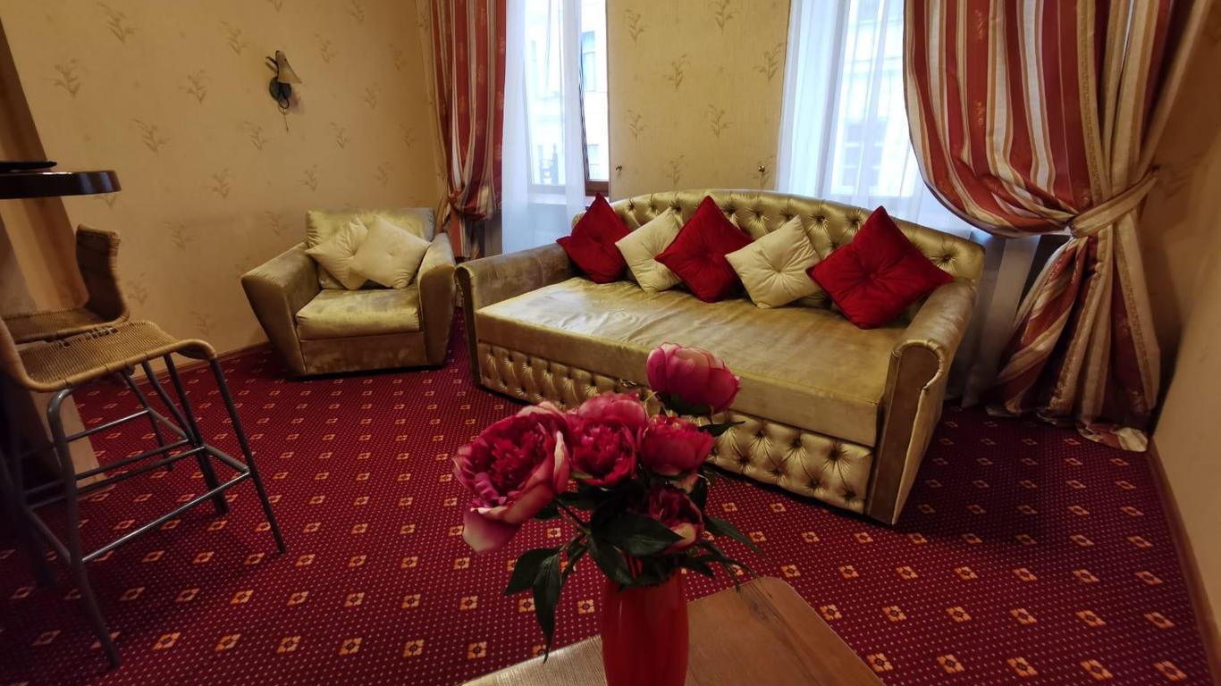 Deluxe Hotel On Galernaya