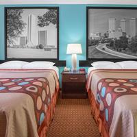 Super 8 by Wyndham Tulsa