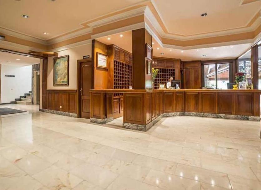 Front desk Photo