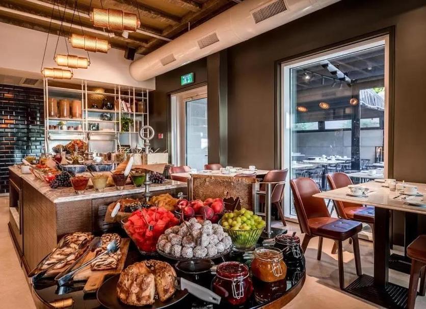 Buffet Photo