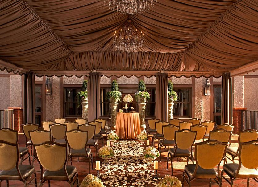 Banquet hall Photo