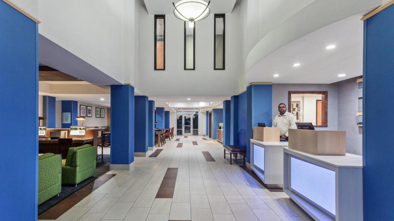 Holiday Inn Express & Suites Elk Grove West I-5 By IHG