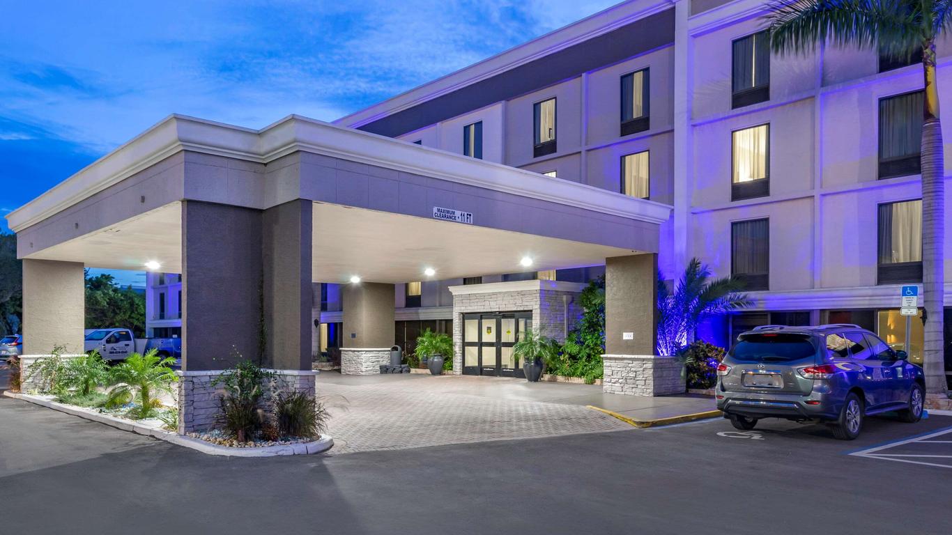 Comfort Inn and Suites St Pete - Clearwater International Airport