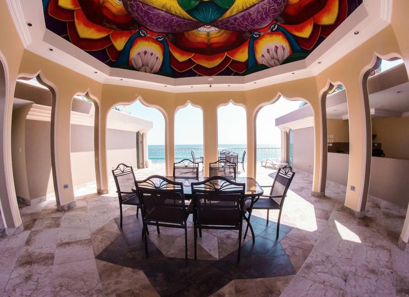 Dining room Photo