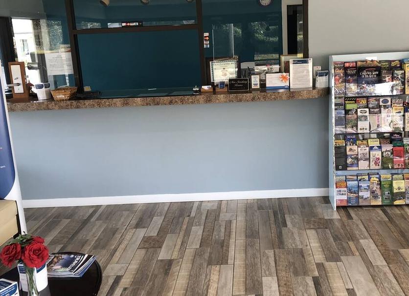Front desk Photo