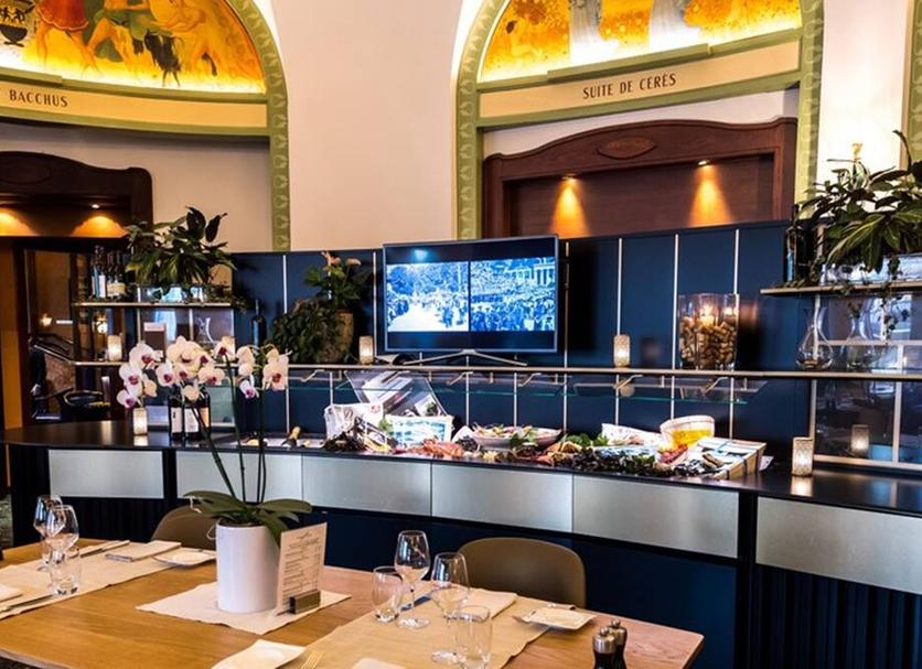 Restaurant Photo