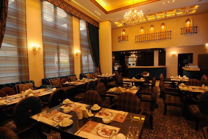 Queens Suite Hotel