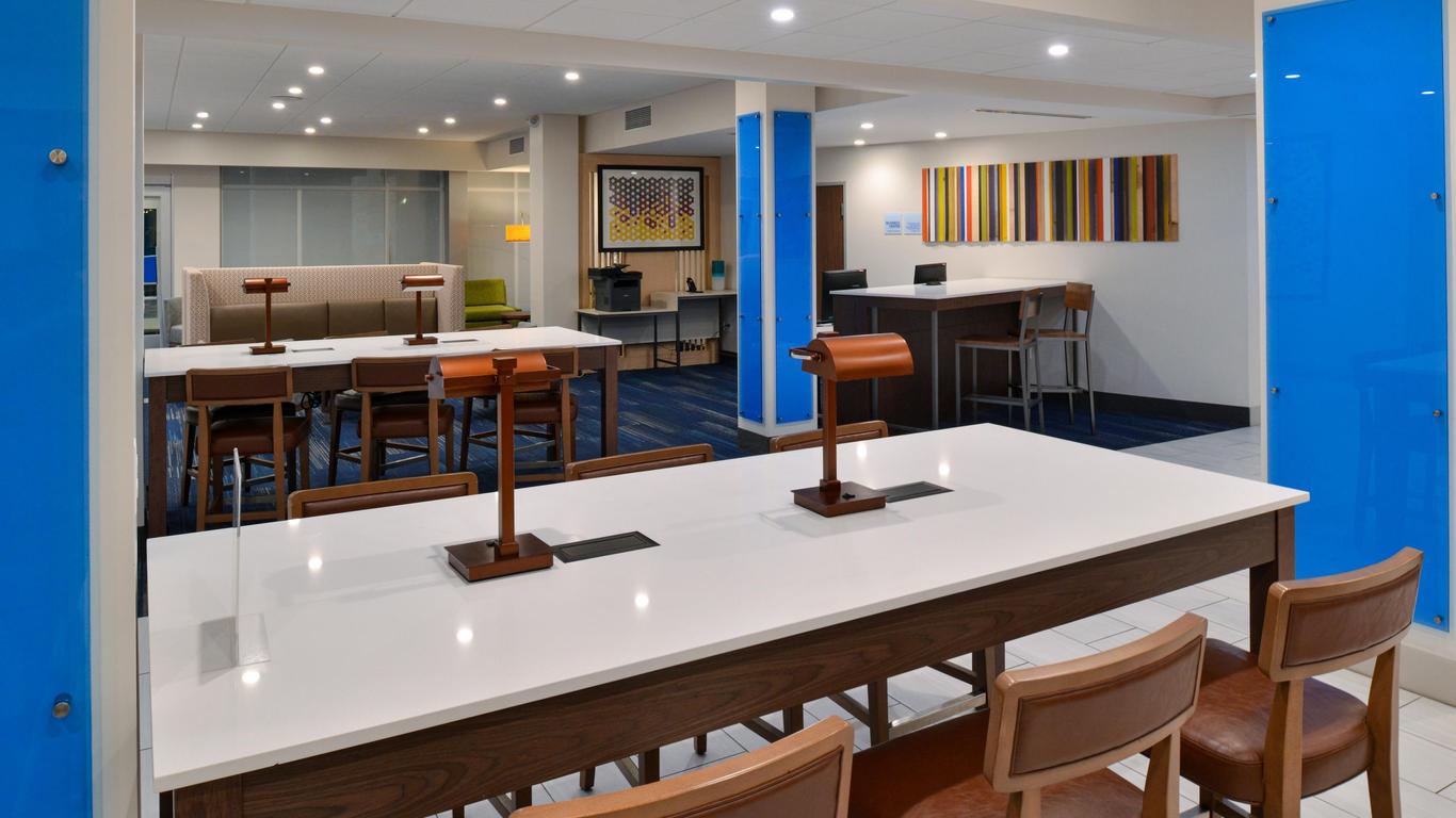 Holiday Inn Express Orlando - South Park By IHG
