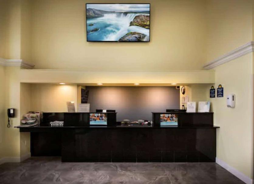 Front desk Photo