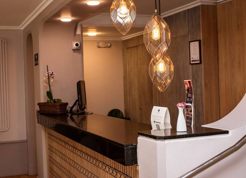 Front desk Photo