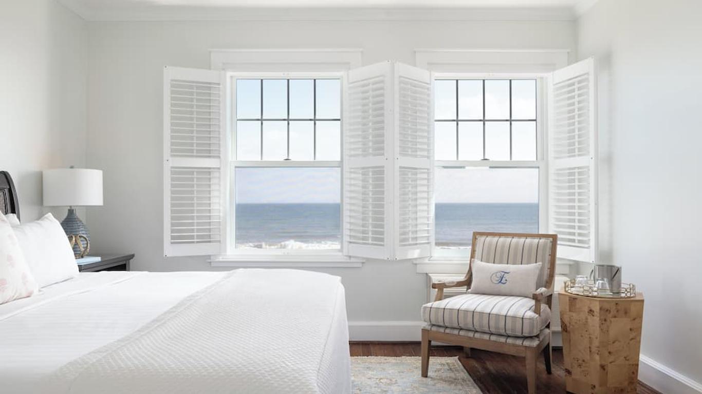 Elizabeth Pointe Lodge