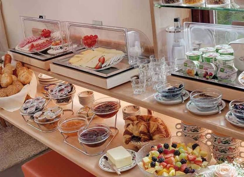 Buffet Photo
