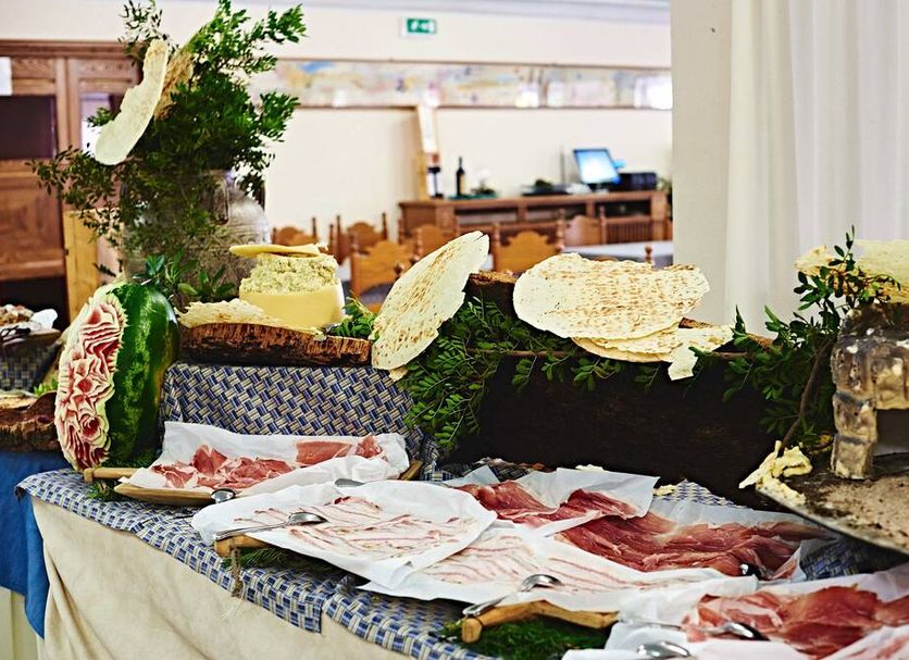 Buffet Photo