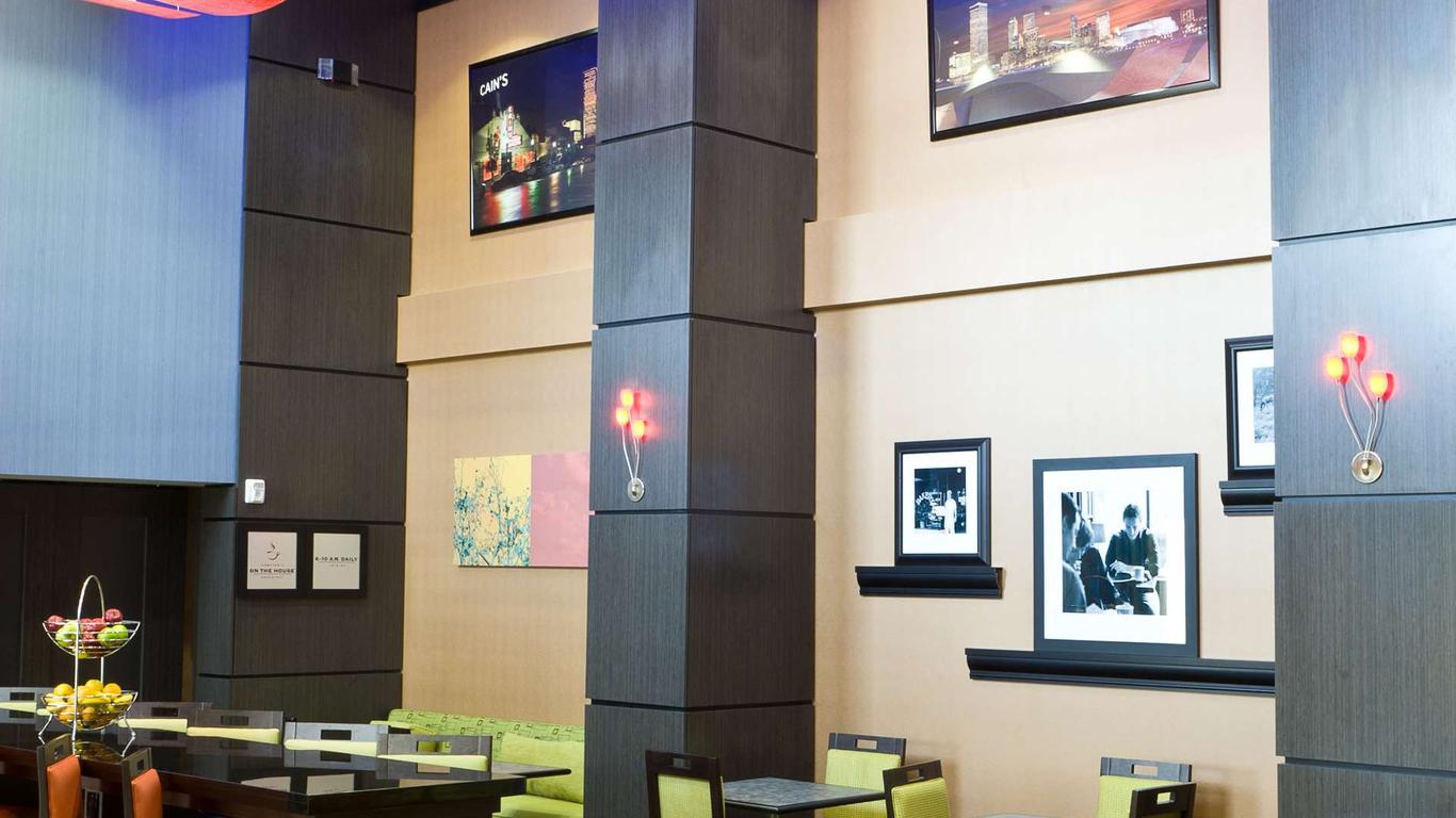 Hampton Inn and Suites Tulsa Central