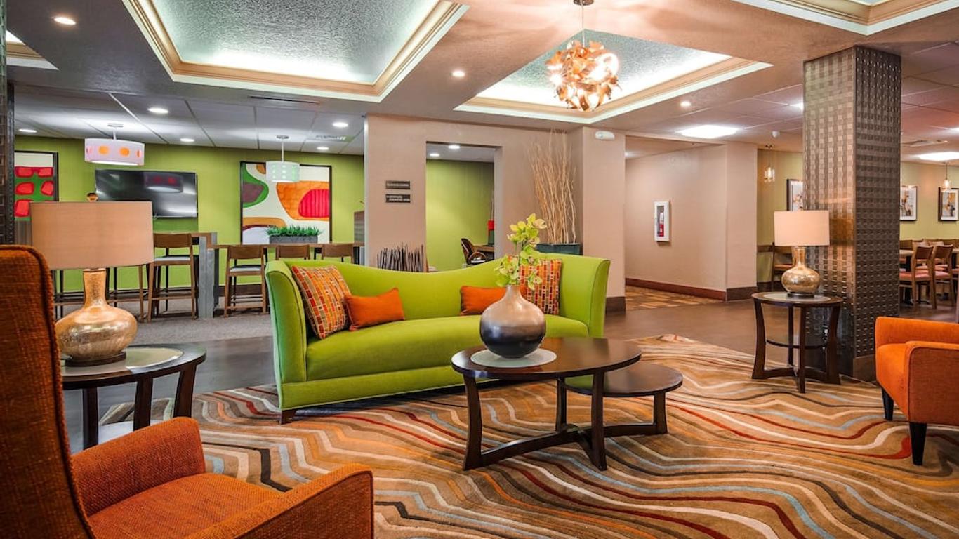 Best Western Plus Universal Inn