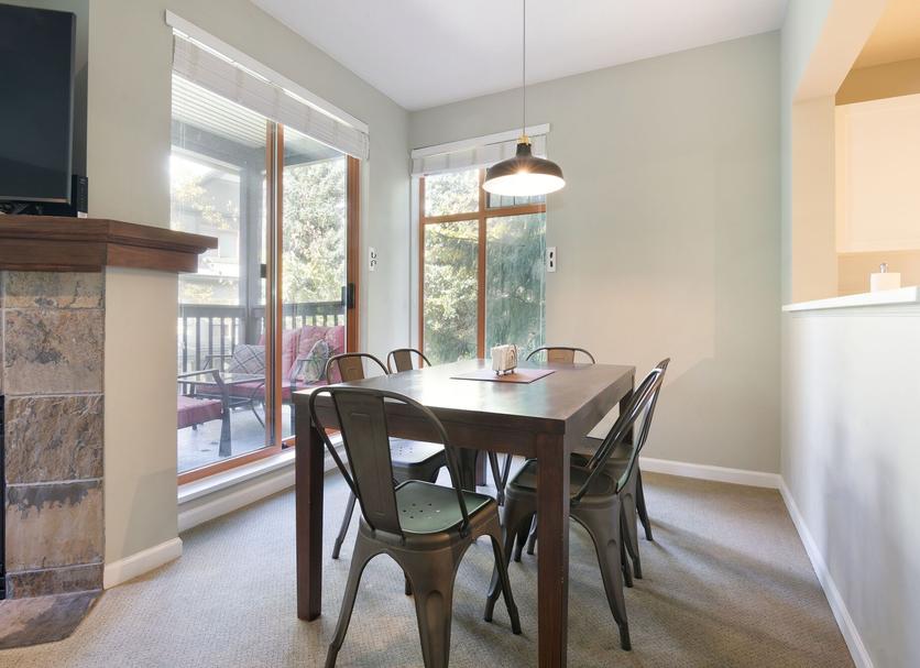 Dining room Photo