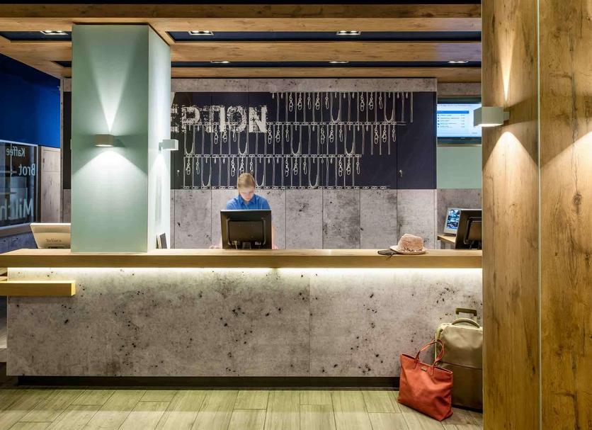 Front desk Photo