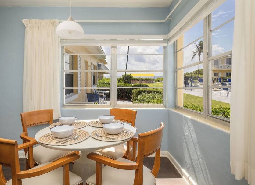 Dining room Photo
