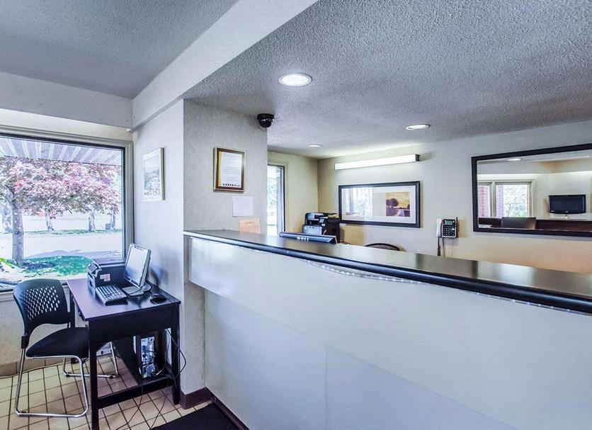 Front desk Photo