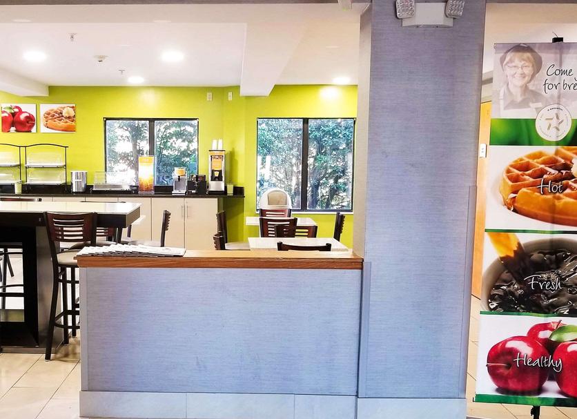 Front desk Photo