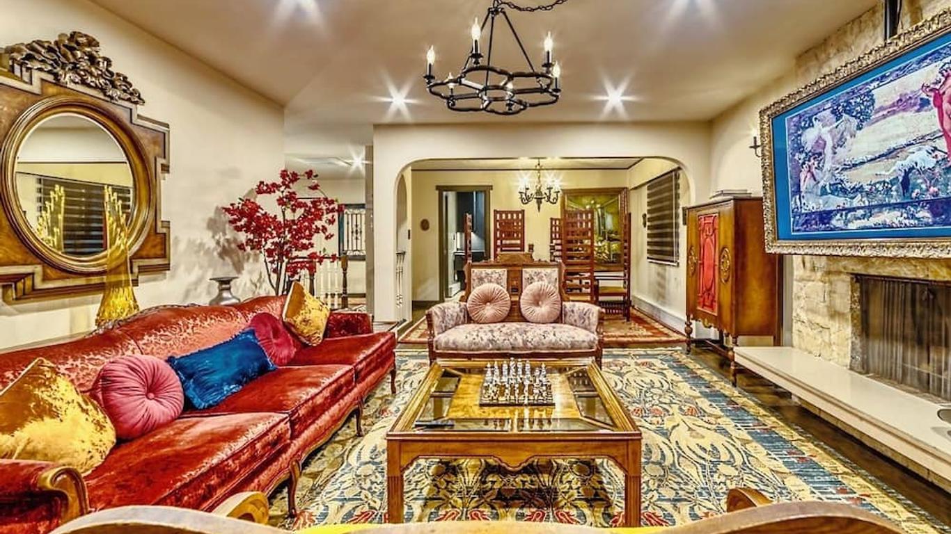 Neocolonial Nouveau Kensington Vacation Home