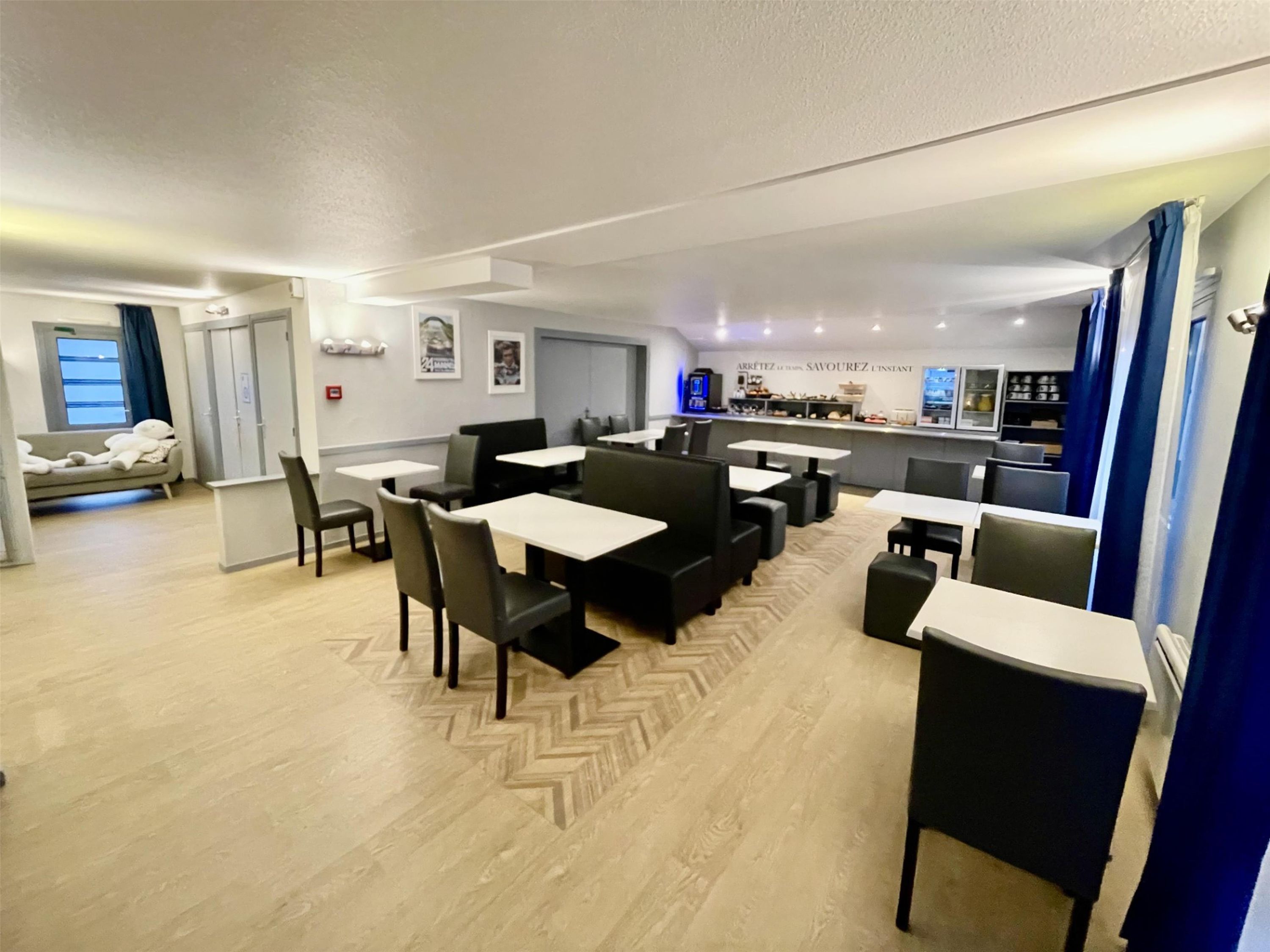 Dining room Photo