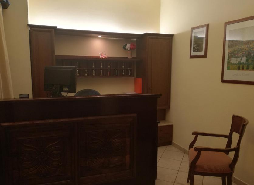 Front desk Photo