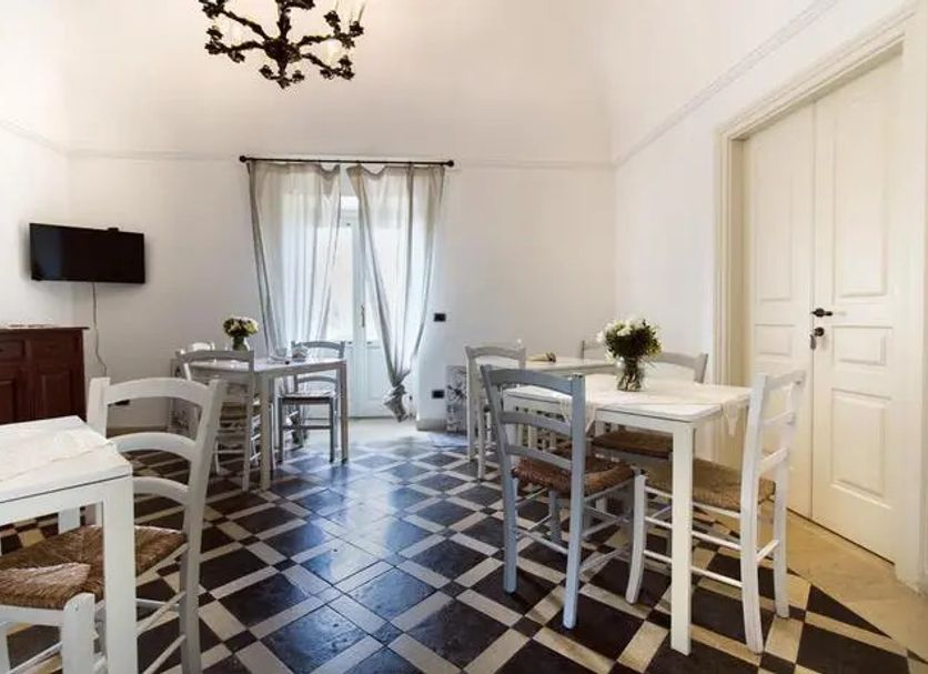 Dining room Photo