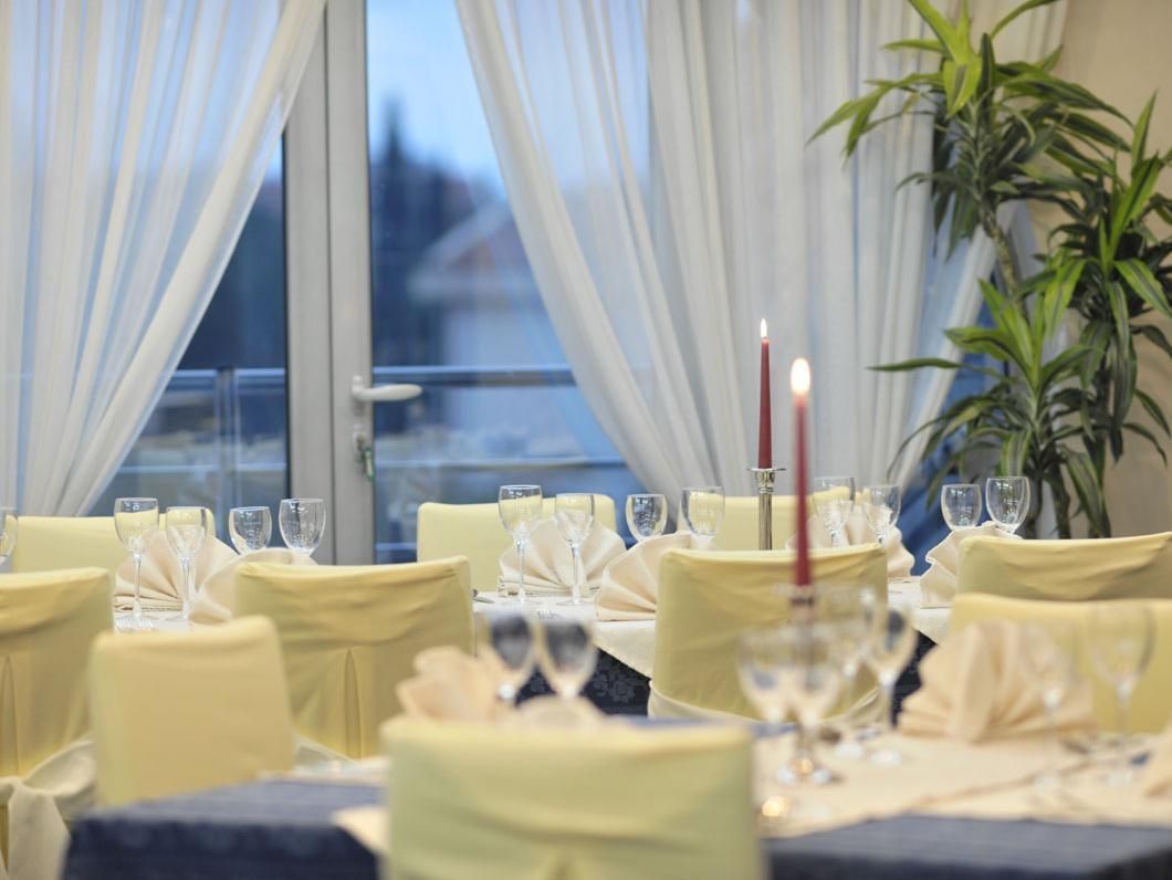 Banquet hall