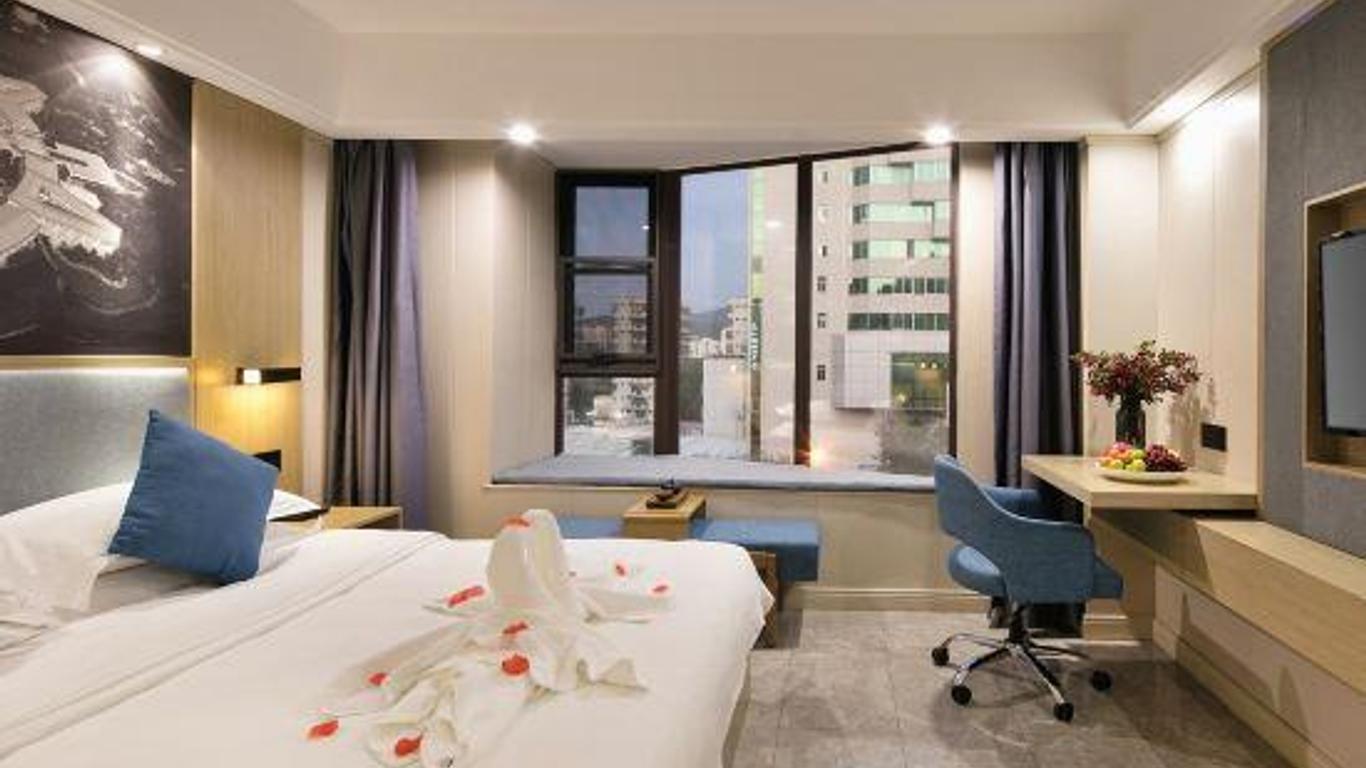 Sanya Yiting Hotel (Sanya Bay Pedestrian Street)