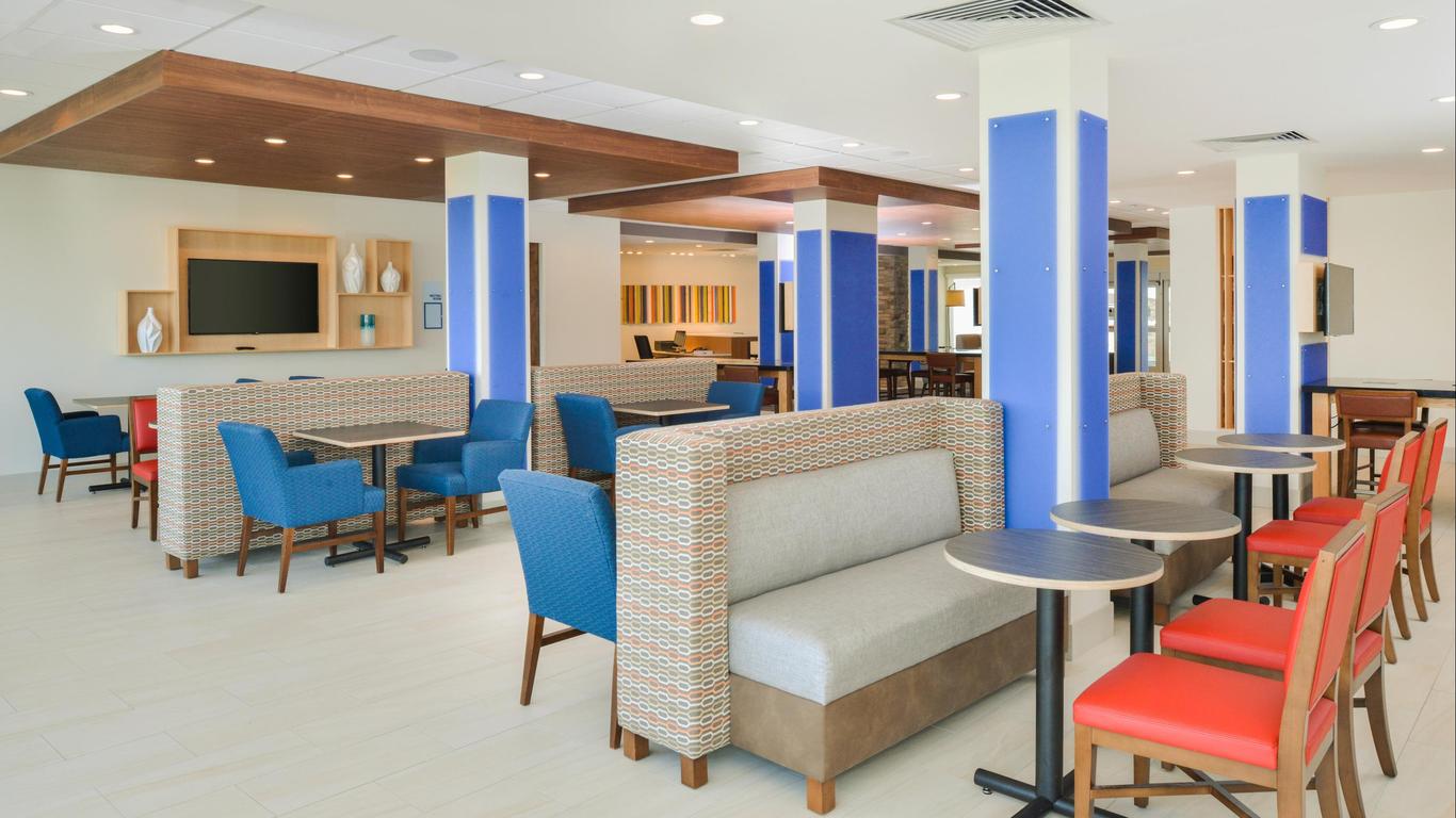 Holiday Inn Express & Suites Chadron By IHG