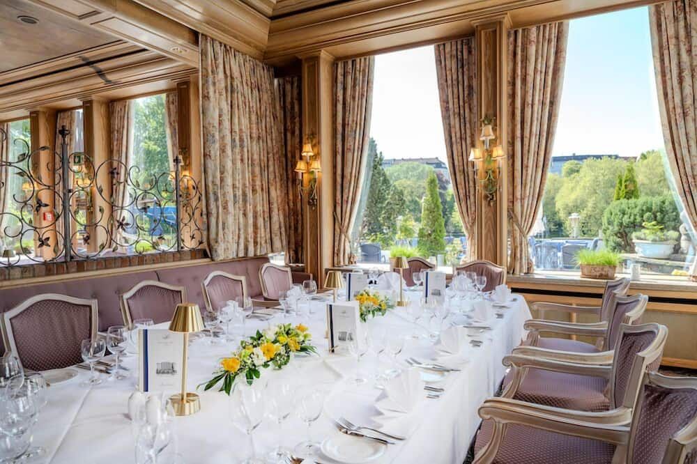 Banquet hall