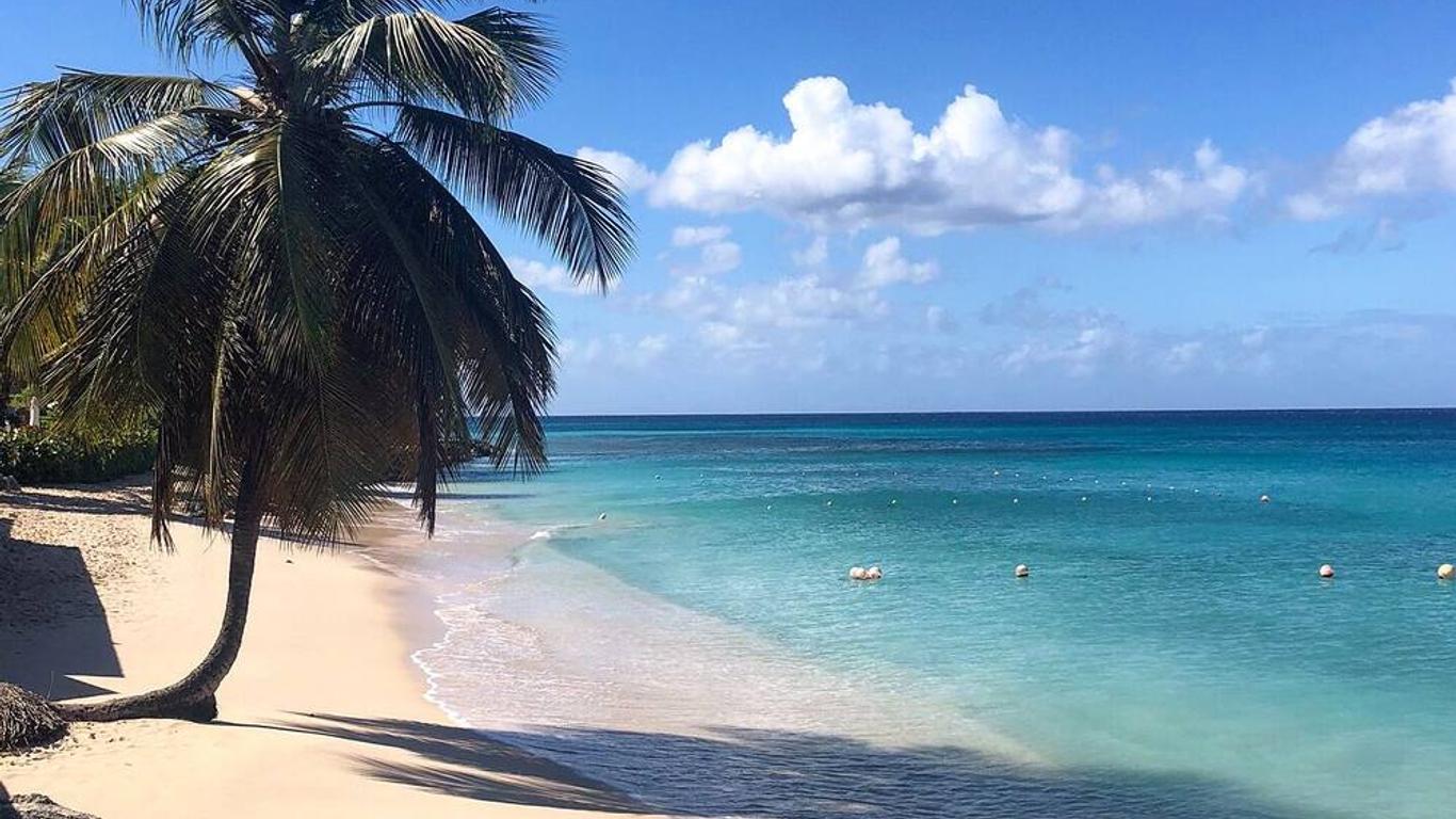 Tropical Sunset Beach Apartment Hotel