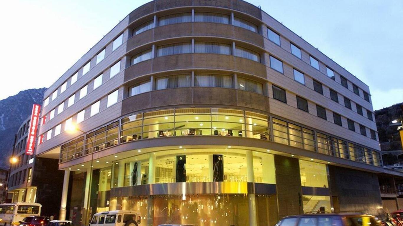 Yomo Centric C$ 92 (C̶$̶ ̶2̶5̶3̶). Andorra la Vella Hotel Deals