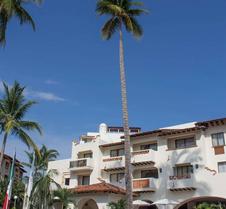 Plaza Pelicanos Grand Beach Resort C 104 C 3 6 0 Puerto Vallarta Hotel Deals Reviews Kayak