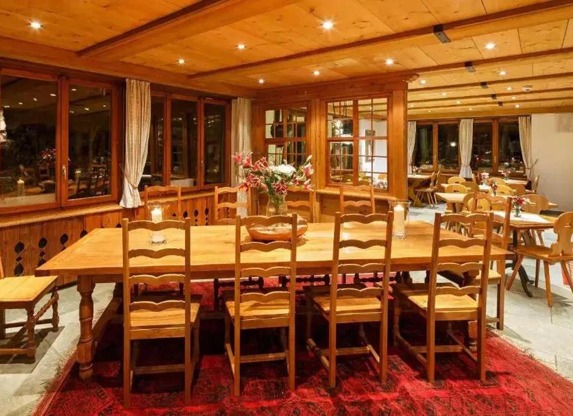 Restaurant Photo